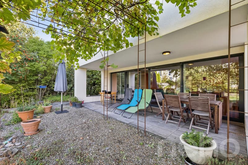 Stilvolles Einfamilienhaus mit Garten und Attika-Terrasse (12)