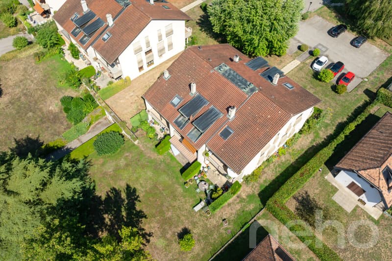 Duplex en attique rénové en Terre Sainte aux volumes généreux (2)