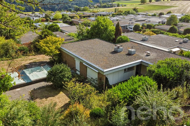 Einfamilienhaus mit Pool an privilegierter Aussichtslage (2)