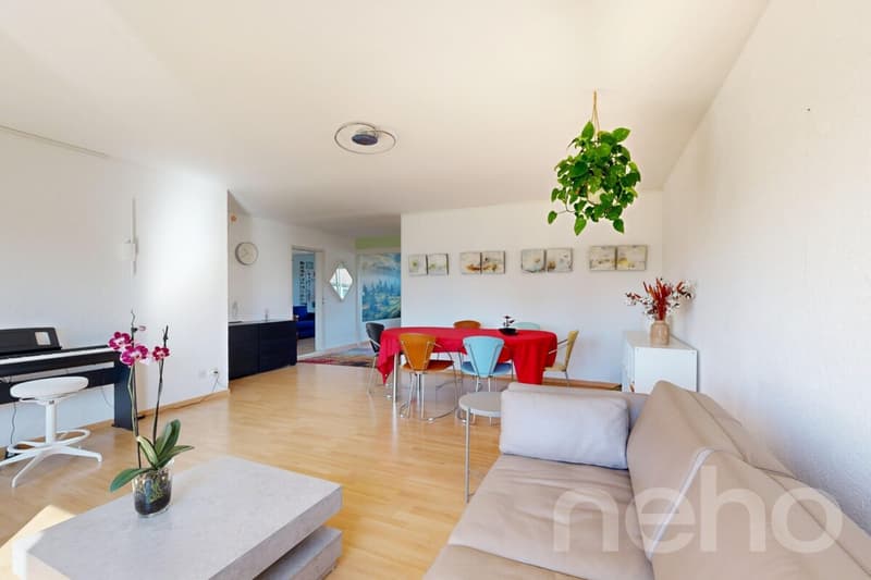 Sonnige 3.5-Zimmer-Wohnung mit Südbalkon in ruhiger Lage (2)