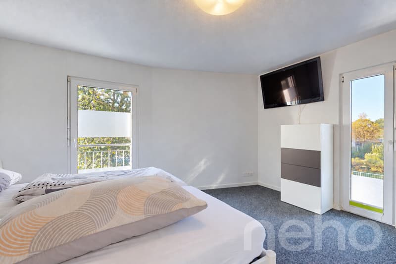 Private Oase: Exklusives 6.5-Zimmer-Einfamilienhaus mit Pool (7)