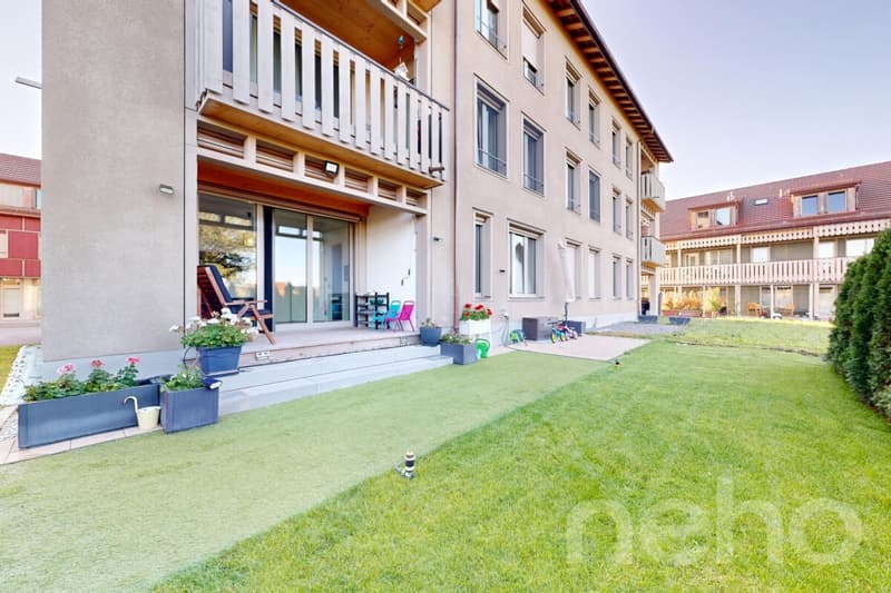 Moderne 5.5-Zimmer-Gartenwohnung an familienfreundlicher Lage (1)