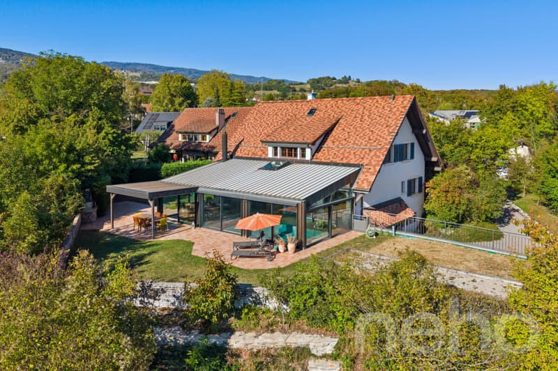 Entre lac et Jura, une villa de prestige pensée pour la famille (3)