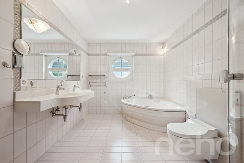 Exklusive Villa mit beheiztem Pool und traumhafter Aussicht (7)