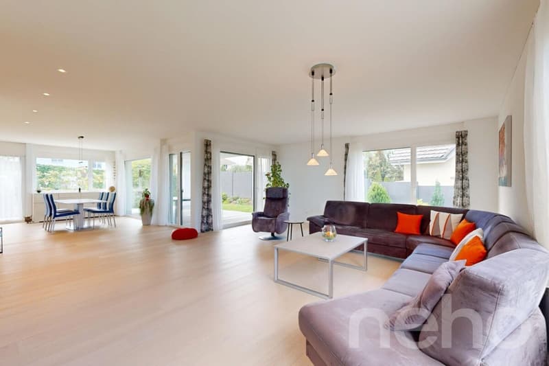 Exklusives, neuwertiges 7,5-Zimmer-Einfamilienhaus mit Weitsicht (4)