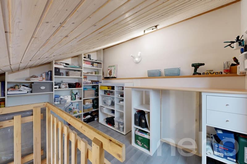 Duplex en attique rénové en Terre Sainte aux volumes généreux (10)