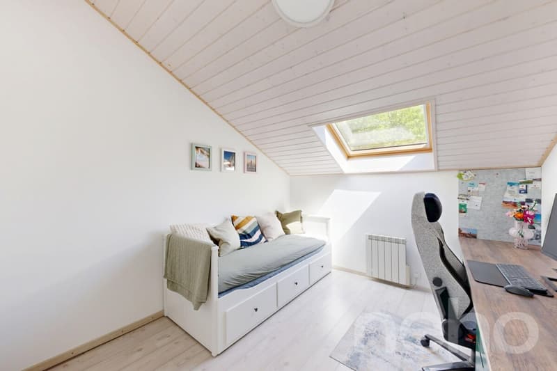 Duplex en attique rénové en Terre Sainte aux volumes généreux (8)