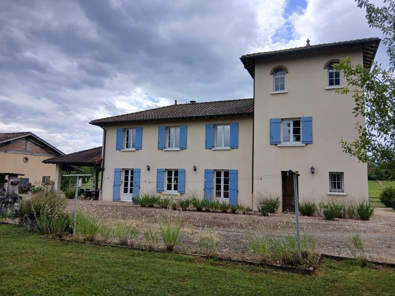 Propriété équestre de charme de 6 hectares, 231 m² habitables et dépendances (1)