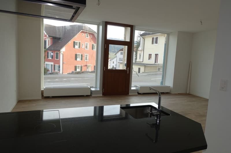 Tramelan - Appartement-bureau de 2.5 pièces entièrement rénové (1er mois offert) (2)