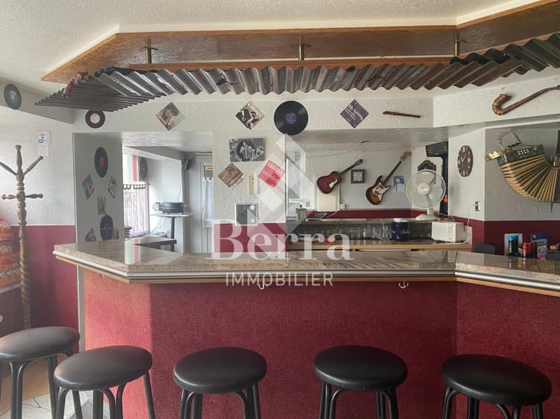 Immeuble mixte avec café-bar et appartements - au coeur du vieux village de Saxon (2)
