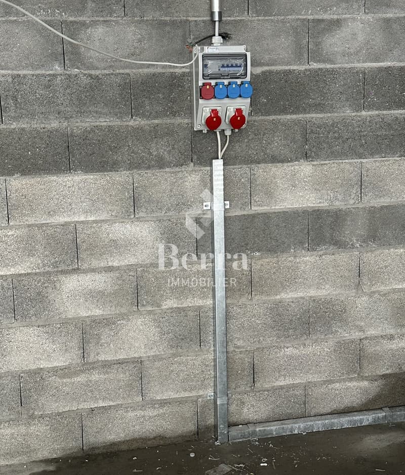 Dernière halle de plus de 200m2 disponible ! (7)