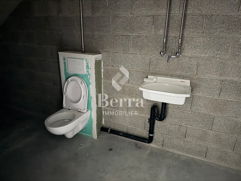 Dernière halle de plus de 200m2 disponible ! (5)