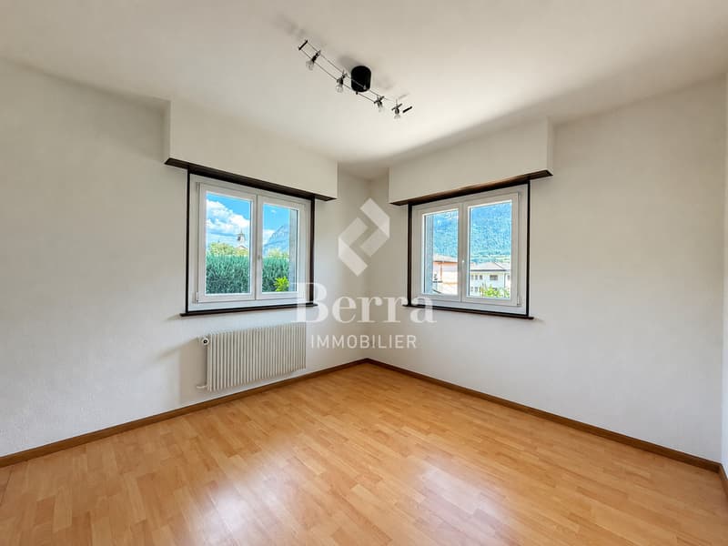 Villa individuelle avec jardin, terrasse, garage et beau potentiel. (8)