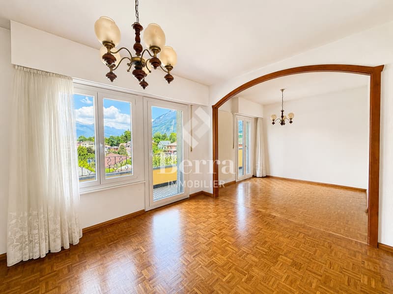 Villa individuelle avec jardin, terrasse, garage et beau potentiel. (10)