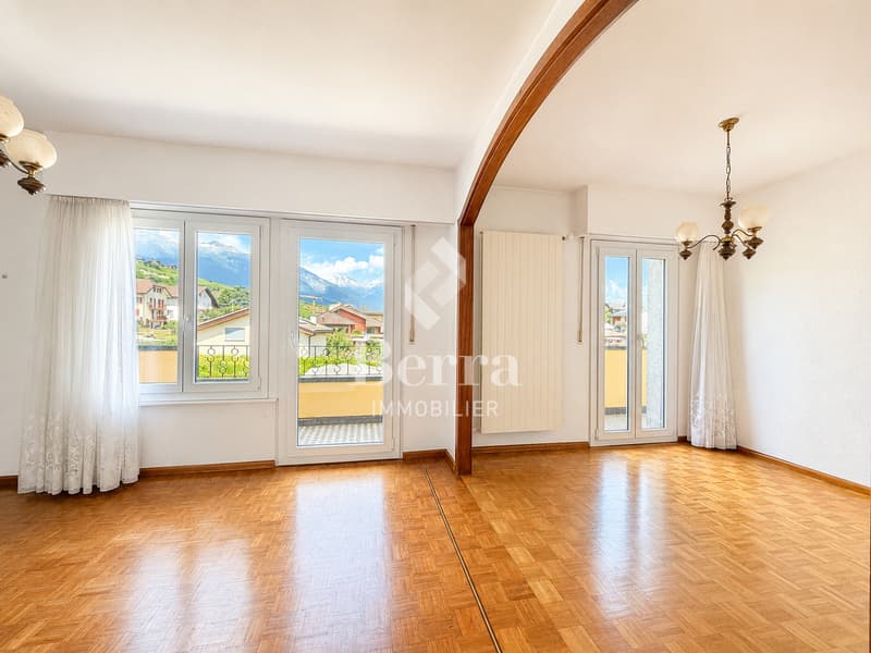 Villa individuelle avec jardin, terrasse, garage et beau potentiel. (5)