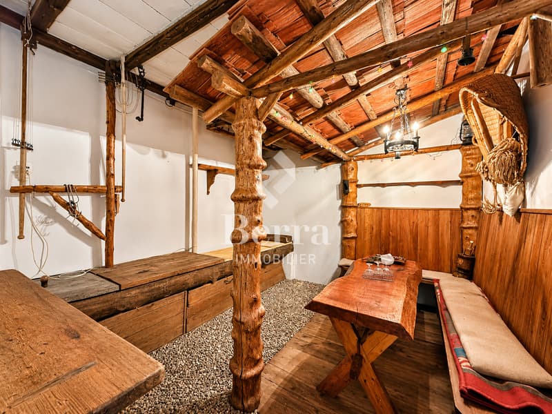 Villa individuelle avec jardin, terrasse, garage et beau potentiel. (12)