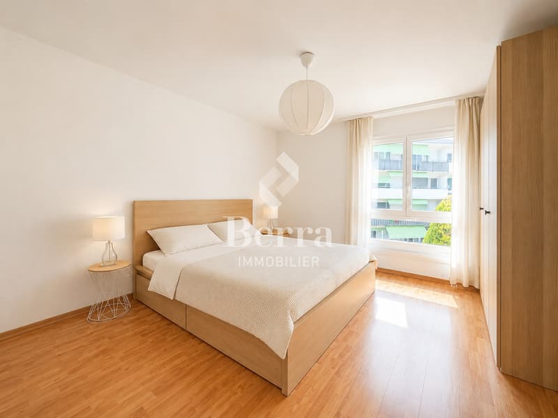 Spacieux 4.5 pièces avec cheminée, balcon et place de parc en sous-sol (3)