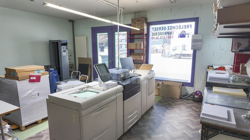 Habitation et atelier professionnel en zone industrielle (9)