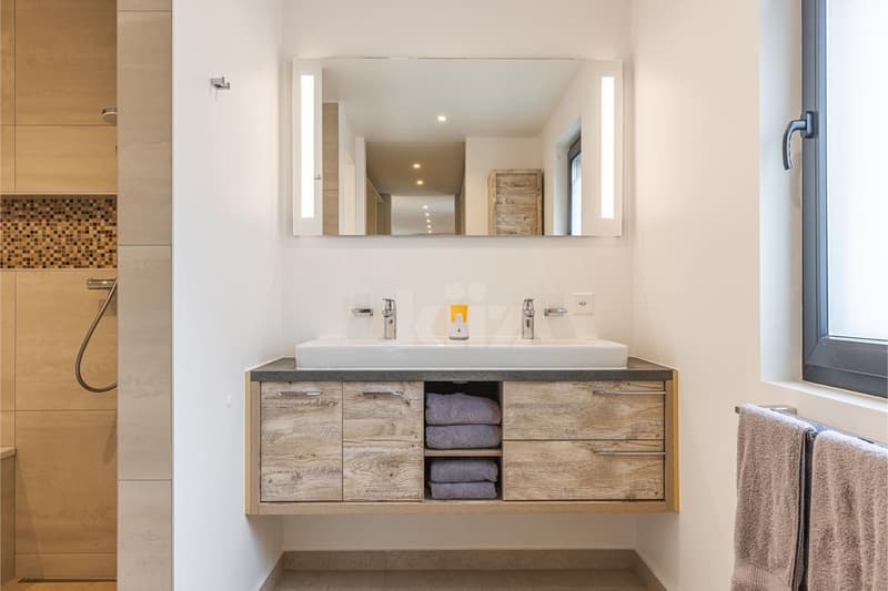 Superbe villa contemporaine de 250m2 aux finitions soignées (8)