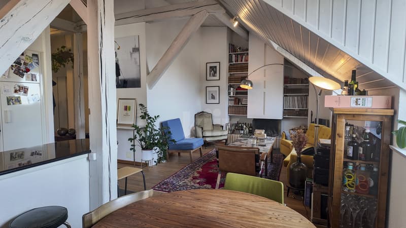 Rare! Bel appartement au centre-ville (2)