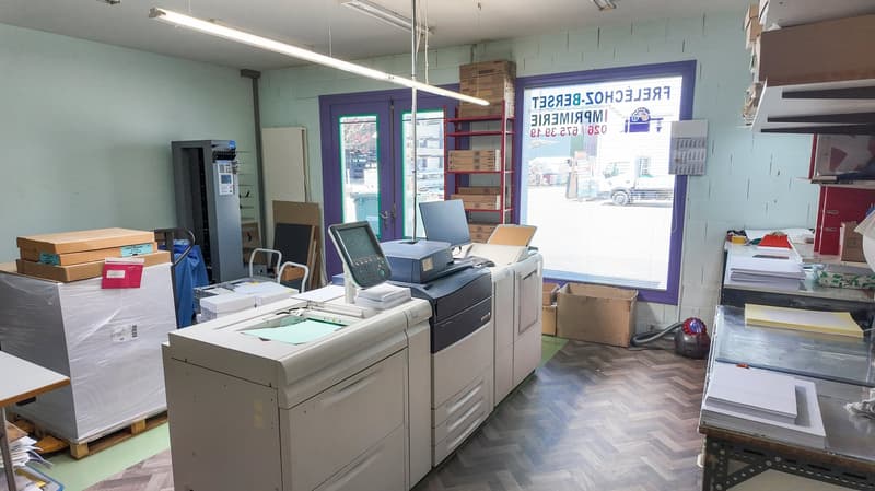 Atelier professionnel et habitation en zone industrielle (9)