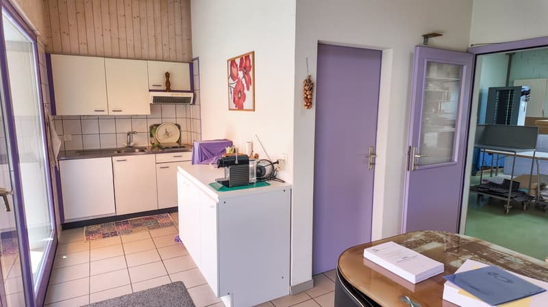 Atelier professionnel et habitation en zone industrielle (4)