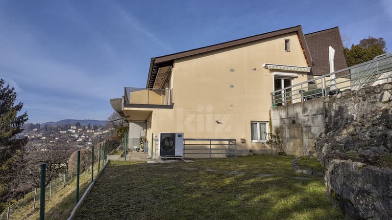 Charmante maison avec vue panoramique sur le lac (11)