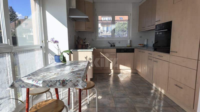 Bel appartement avec grand balcon et jardin privatif (4)
