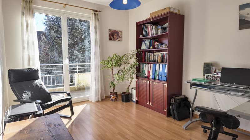 Bel appartement avec grand balcon et jardin privatif (6)