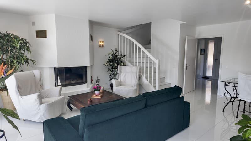 Magnifique maison mitoyenne entièrement rénovée (3)