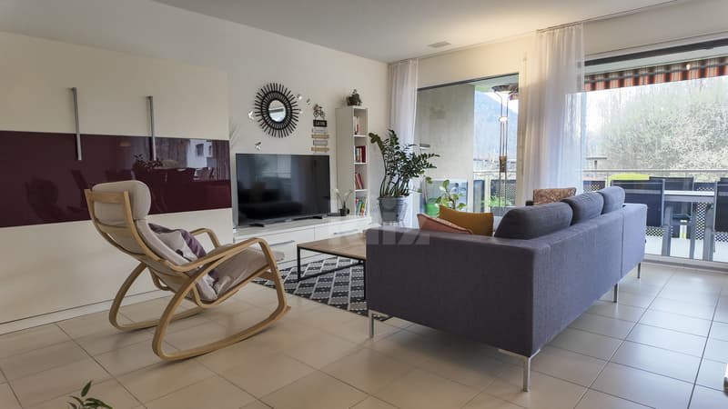 Bel appartement récent avec grand balcon (3)