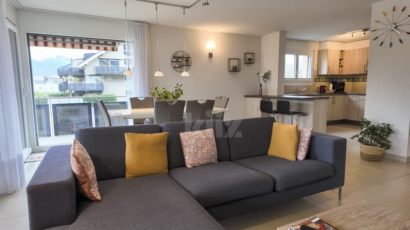 Bel appartement récent avec grand balcon (2)