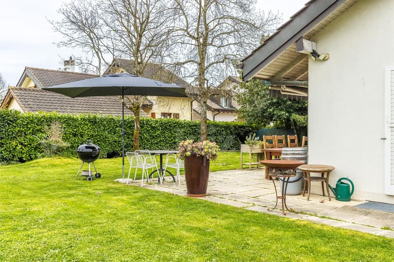 Spacieuse maison d'architecte avec magnifique jardin (12)