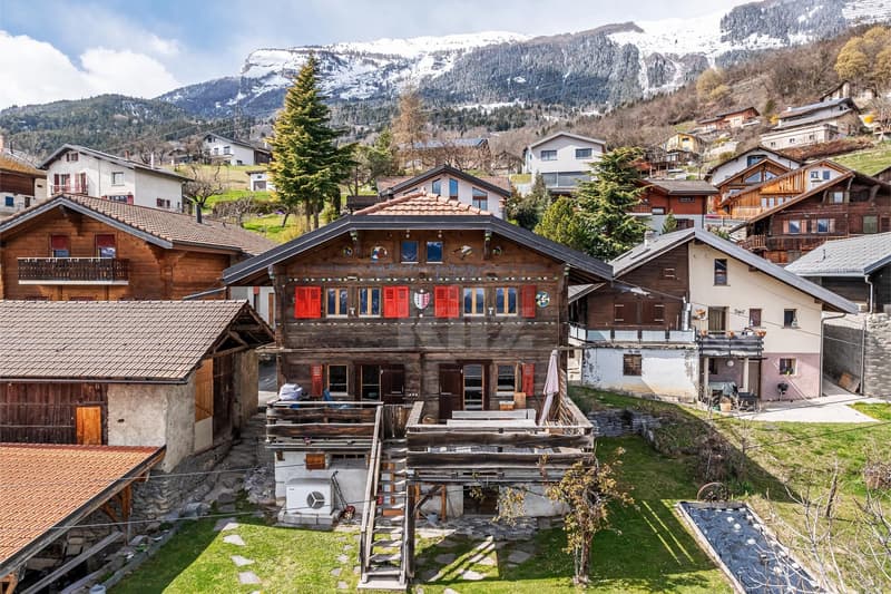 Magnifique chalet rénové avec vue sur les Alpes (12)