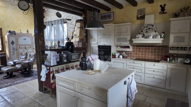 Splendide maison à la campagne avec jardin et piscine (6)