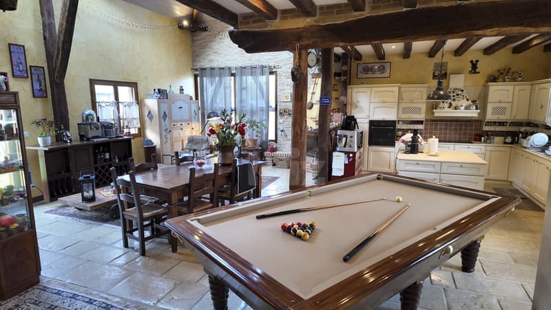 Splendide maison à la campagne avec jardin et piscine (4)