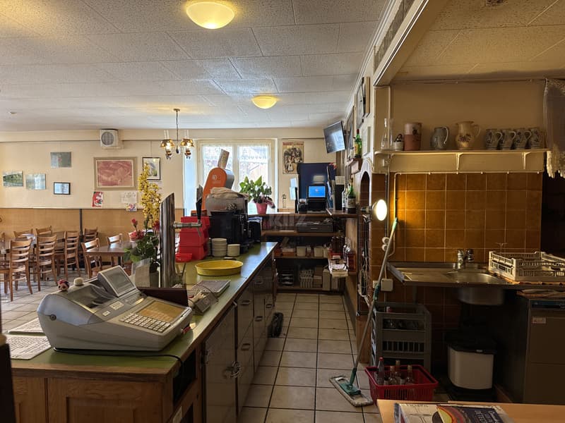 Charmante maison au calme avec un fort potentiel (12)