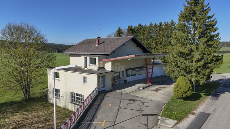 Maison de 3 logements avec ateliers au formidable potentiel (12)