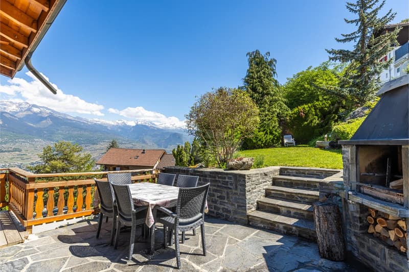 Charmant chalet avec terrasse, jardin et vue dégagée (10)