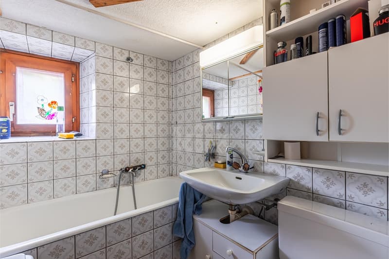 À rénover ! Maison villageoise avec grange attenante (6)