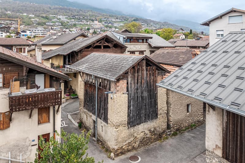 À rénover ! Maison villageoise avec grange attenante (11)