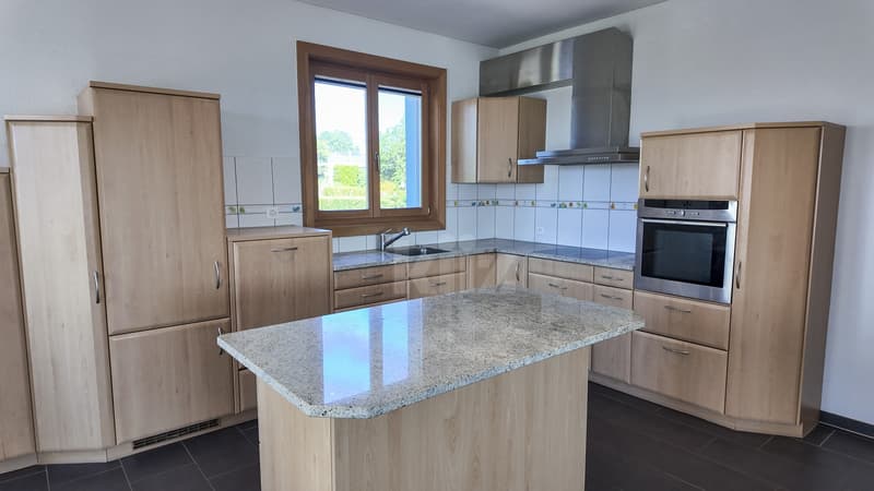 Maison familiale avec grand jardin et vue dégagée (5)