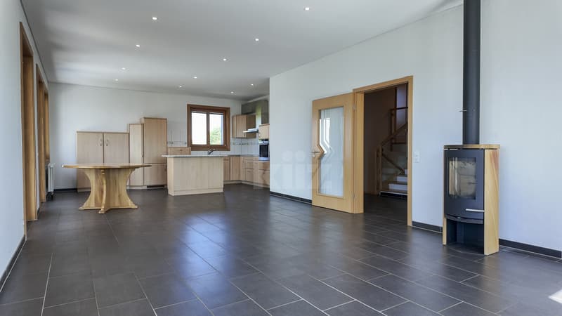 Maison familiale avec grand jardin et vue dégagée (4)