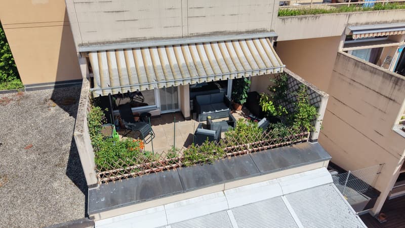 Charmant studio avec grande terrasse et vue dégagée (12)