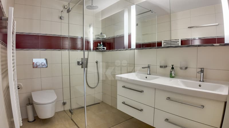 Bel appartement avec loggia (12)
