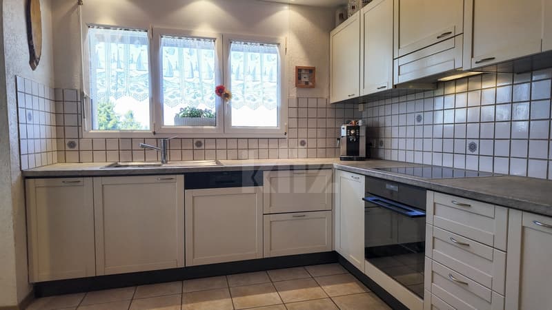 Bel appartement au 2eme étage avec balcon et ascenseur (4)