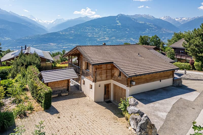 Superbe chalet avec terrasse et vue dégagée (12)