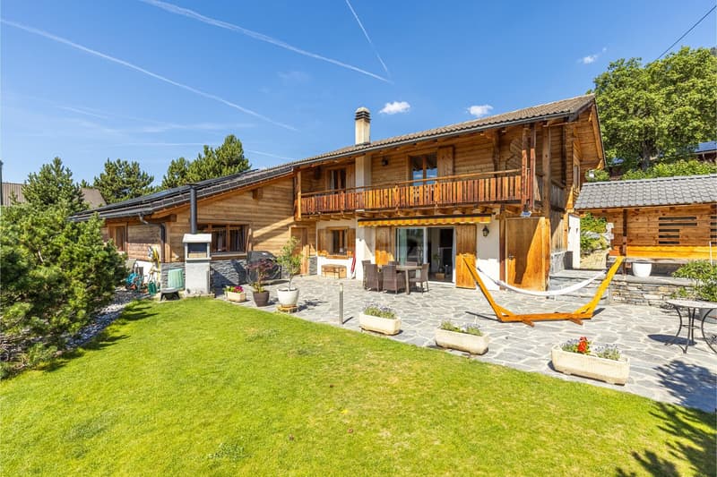 Superbe chalet avec terrasse et vue dégagée (1)