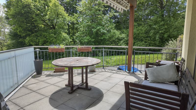 Charmante villa avec terrasses, jardin et vue dégagée (3)