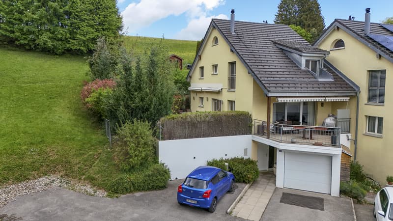 Charmante villa avec terrasses, jardin et vue dégagée (1)